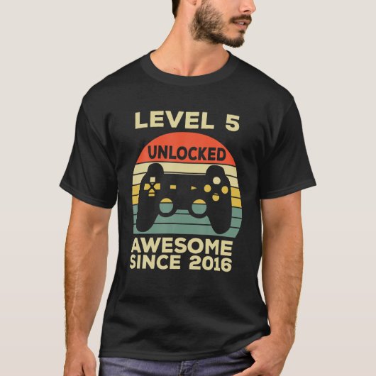 Niveau 5 Niet-vergrendelde startdag 5 jaar oud Gew T-shirt (Voorkant)