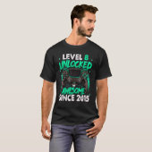 Niveau 8 niet-vergrendeld Geweldige sinds 2015 8e T-shirt (Voorkant volledig)