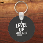 Niveau omhoog, ga niet zitten sleutelhanger (Voorkant)