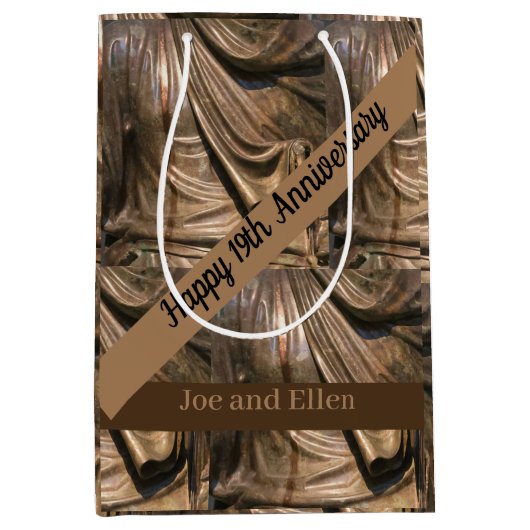 Nnegentiende Jubileum voor weddenschappen Medium Cadeauzakje (Voorkant)