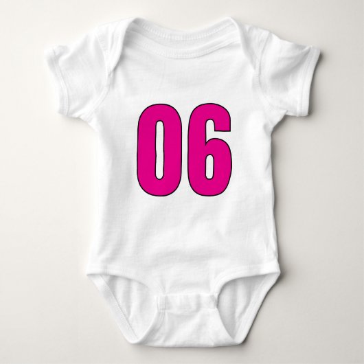No. 06 – Stijlvolle Numeric Statement Art Romper (Voorkant)