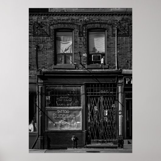 No 940 Queen St E 3 Poster (Voorkant)