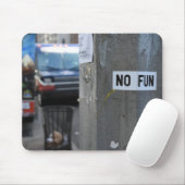 NO FUN Pole Graffiti Urban Photography New York NY Muismat (Met muis)