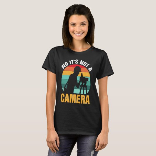 No It's Not A Camera  Surveyor T-shirt (Voorkant volledig)