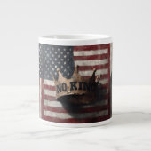 No King – Distressed Crown with American Flag Grote Koffiekop (Voorkant)