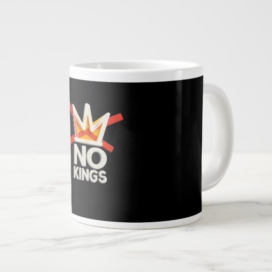 No Kings Anti Minimal Clean Design Grote Koffiekop (Voorkant rechts)