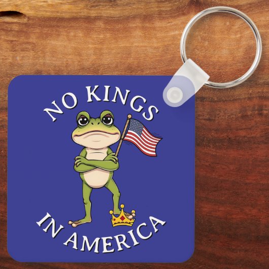 No Kings in America Anti-Trump Protest Large Sleutelhanger (Achterkant)