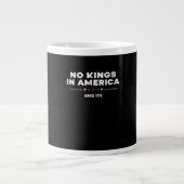 No Kings In America Doge Classic Trendy Graphic Grote Koffiekop (Voorkant)