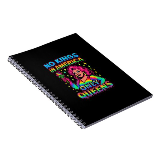 No Kings In America Only Queens Funny Queer Gay Pr Notitieboek (Rechterzijde)