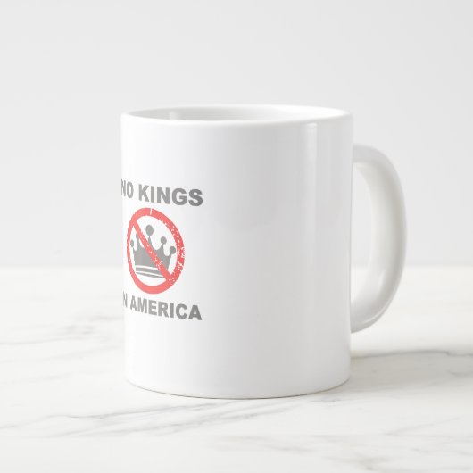 No Kings In America Patriotic Casual Grote Koffiekop (Voorkant rechts)