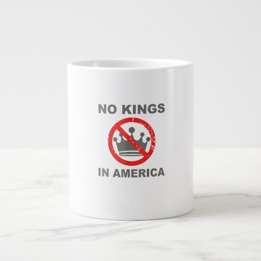 No Kings In America Patriotic Casual Grote Koffiekop (Voorkant)