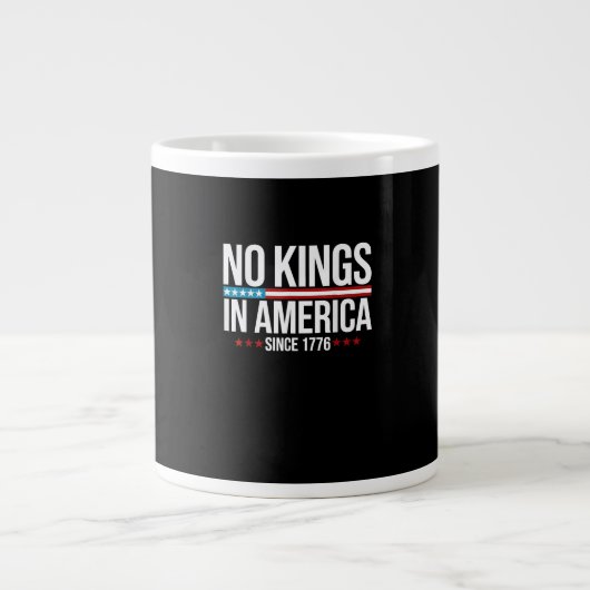 No Kings In America Since 1776 Artistic Graphic Grote Koffiekop (Voorkant)