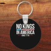 No Kings In America Since 1776 Artistic Graphic Sleutelhanger (Voorkant)