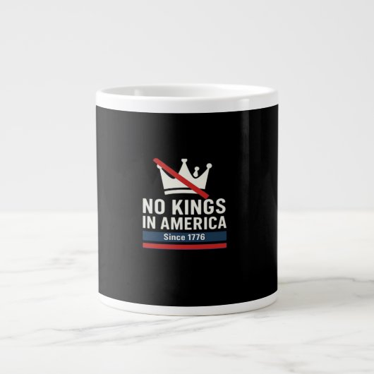 No Kings In America Since 1776 Patriotic Graphic D Grote Koffiekop (Voorkant)