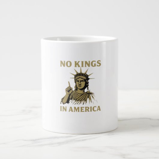 No Kings In America Statue Of  No Kings Day Protes Grote Koffiekop (Voorkant)
