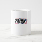 No Kings In America USA Patriotic Style Grote Koffiekop (Voorkant)