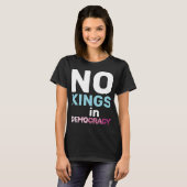 No Kings In Democracy Feminist Protest Statement T-shirt (Voorkant volledig)