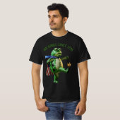 No Kings Since 1776 Portland Frog | Frog Kicking T-shirt (Voorkant volledig)
