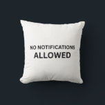 No Notifications Allowed Minimalist Industrial Kussen<br><div class="desc">Recalibrate in silence. A premium, high-contrast decorative pillow featuring centered typography—perfect for the studio lounge where strategic downtime is guarded from noise.</div>