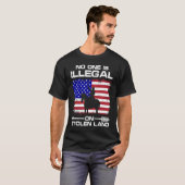 No one is illegal on stolen Land Indigenous Immigr T-shirt (Voorkant volledig)