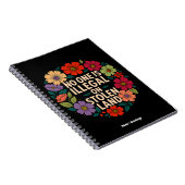 No One Is Illegal on Stolen Land Indigenous Pride Notitieboek (Rechterzijde)