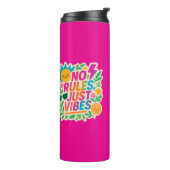 No Rules Just Vibes – Neon Gradient Kawaii-Punk Ty Thermosbeker (Gedraaid links)