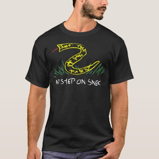 No Step On Snek Gadsden Flag T-shirt (Voorkant)
