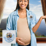 Noah's Ark Leuke Dieren Blauwe Jongen Mama om te z Ronde Button 5,7 Cm<br><div class="desc">Welkom op ons "Noah's Ark Cute Animals Blue Boy Baby shower" collectie, waar charme ontmoet grillen in elk detail. Geïnspireerd door het tijdloze verhaal van de Ark van Noach, vangt dit collectie de onschuld en het plezier van het verwelkomen van een nieuwe bundel vreugde in de wereld. Stel je schattige...</div>