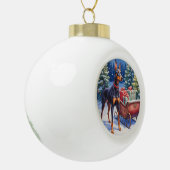 Noble Doberman Guarding Christmas Sleigh Winter Keramische Bal Ornament (Links)