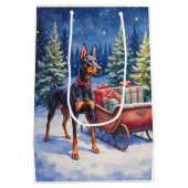 Noble Doberman Guarding Christmas Sleigh Winter Medium Cadeauzakje (Achterkant)