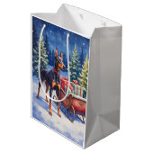 Noble Doberman Guarding Christmas Sleigh Winter Medium Cadeauzakje (Achterkant Gekanteld)