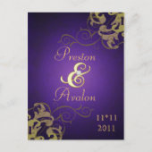 Noble Gold Scroll Paarse Save the Date Briefkaart (Voorkant)