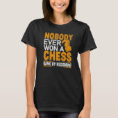 Nobody Ever Won A Chess Game By Resigning Chess Pl T-shirt (Voorkant)