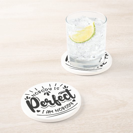 "Nobody's Perfect: een speelse kijk op perfectie" Zandsteen Onderzetter (Zijkant)