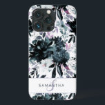 Nocturnal Floral Waterverf Navy Custom Monogram Case-Mate iPhone Case<br><div class="desc">Nocurnal Floral Waterverf Navy Blue Dark Grey Flower Pattern met Boho Hand Painted Flowers, Feathers en Plough of Colorful Grey, Navy Blue, Dusty Blue, Mauve Pink, Lavender Paars, Silver, en Charcoal bladeren and foliage. Met handgetekende lijnelementen, Zachte handlettertypen en stijlvolle, zilveren Lijst en typografie - Fotografie Studio, haarsalon, koopje, enzovoort,...</div>