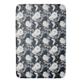 Nocturne Bloom – Vleermuizen en bloesems in monoch Badmat (Voorkant Verticaal)