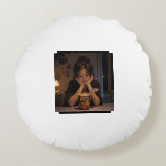 Noedelmeisje Rond Kussen