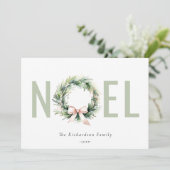 Noel Blush Green Christmas Wreath Foto Feestdagenkaart (Staand voorkant)