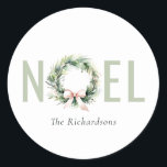 Noel Blush Green Christmas Wreath Waterverf Ronde Sticker<br><div class="desc">Als u nog meer aanpassingen nodig hebt,  kunt u mij op yellowfebstudio@gmail.com vrij klikken.</div>