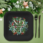 NOEL Greenery Personalized Black Kerstmis Papieren Bordje<br><div class="desc">Het woord NOEL en jouw naam tussen winterbladeren en bessen op een zwarte achtergrond (of in welke kleur dan ook),  deze borden van vierkant papier zijn elegant voor elke feestelijke kerstdag. Punten in onze winkel koppelen.</div>