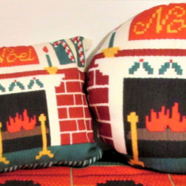 Noel Holly Brick Fireplace Designer Crochet Print Rond Kussen