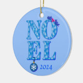 NOEL in een blauw kerstboompatroon Keramisch Ornament (Links)