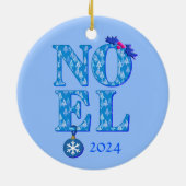 NOEL in een blauw kerstboompatroon Keramisch Ornament (Achterkant)