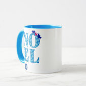 NOEL in een blauw kerstboompatroon Mok (Voorkant links)