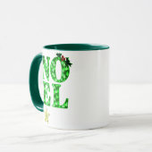 NOEL in een groen kerstboompatroon  Mok (Voorkant links)