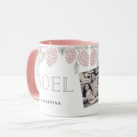 NOEL Roze Pine Cone Witte Kerstfoto Mok (Voorkant links)