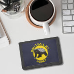 Noem me geen honingbadass Honey Badger Yellow Art. Drievoud Portemonnee<br><div class="desc">Vrouw is sterk en ook Honey Badgers, dus 'Noem me geen Honing'. Dit grappige, gele, feministische kunsttas design is ideaal voor krachtige vrouwen. Dit ontwerp viert het feit dat Honingbadgers nooit opgeven en ze zijn zo zwaar dat ze het hoofd kunnen bieden aan de zwaarste omgevingen. Honingbadgers nemen leeuwen, slangen...</div>