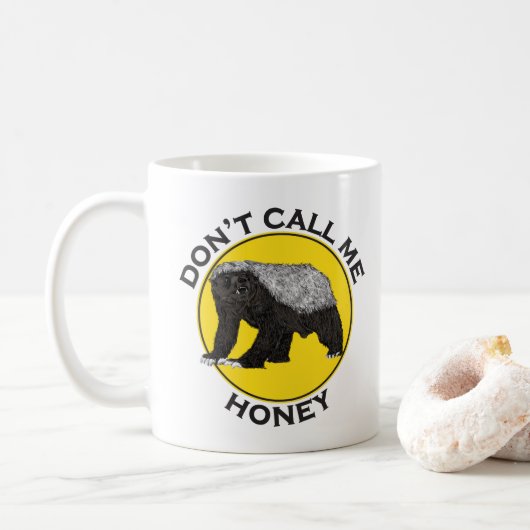 Noem me geen honingbadger Funny Badass Animal Art Koffiemok (Met donut)