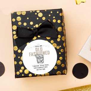 Noem me ouderwetse retro witte whisky verjaardag ronde sticker