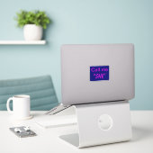 Noem me Zij Sticker (Laptop op bureau)